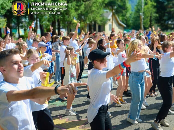 Понад 80 дітей з Лисичанської громади розпочали відпочинок у Карпатах