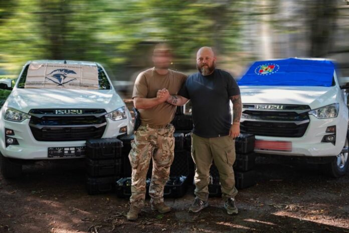 Олексій Харченко передав від Луганщини 18-й Слов’янській бригаді техніку та відзнаки