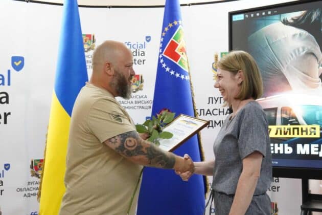 До Дня медичного працівника відзначили лікарів та медиків Луганщини 04