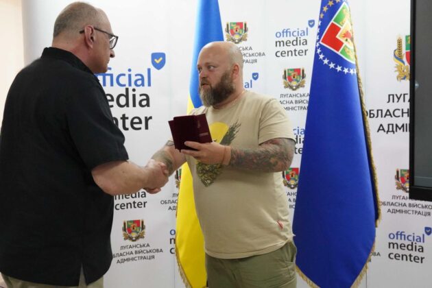 До Дня медичного працівника відзначили лікарів та медиків Луганщини 011