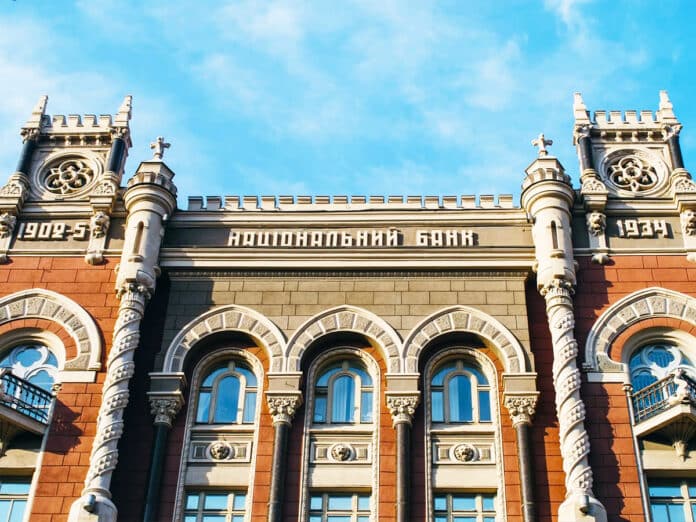 НБУ підвищив облікову ставку до 15,5% 01