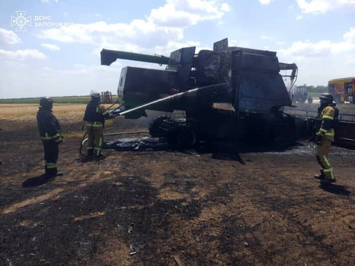 Окупанти вдарили дроном по комбайну на полі Запоріжжя