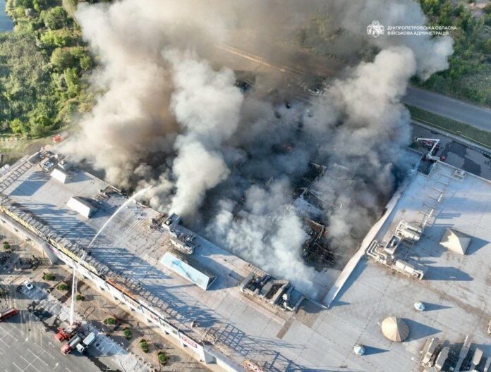 У Кривому Розі через атаку на ТРЦ кількість загиблих зросла 01