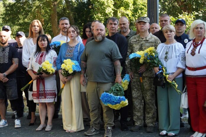 У Дніпрі на Алеї Захисників Луганщини вручили нагороди до 35-ї річниці Незалежності