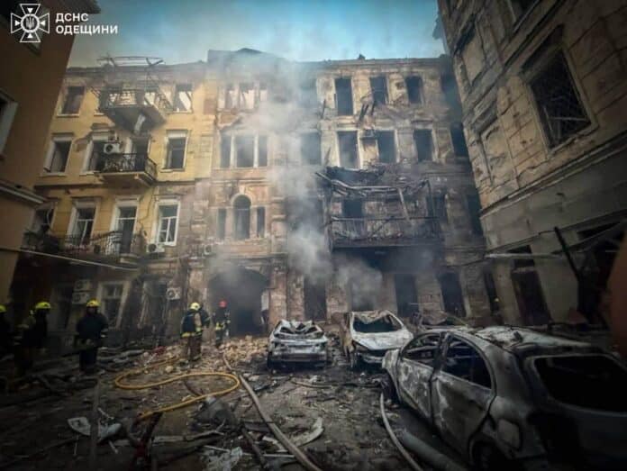 Удар по Одесі: пошкоджено житлові будинки та енергетику