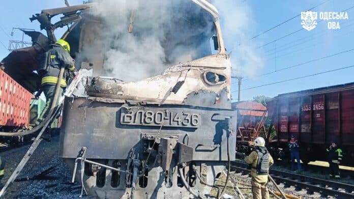 рф атакувала пасажирський потяг на Одещині: загинули двоє залізничників 01