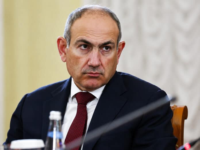 Пашинян оголосив про відставку уряду Вірменії