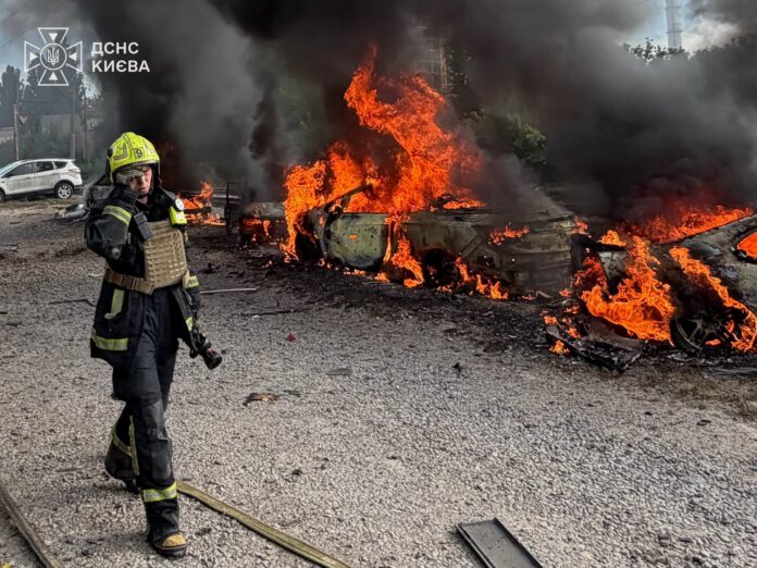 Київ повторно під атакою дронів 15 вересня: двоє постраждалих