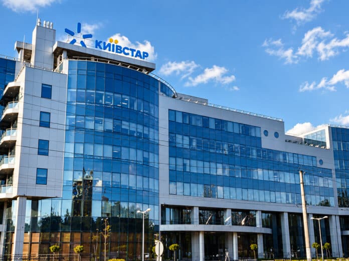 У Києві російська атака пошкодила головний офіс «Київстару»