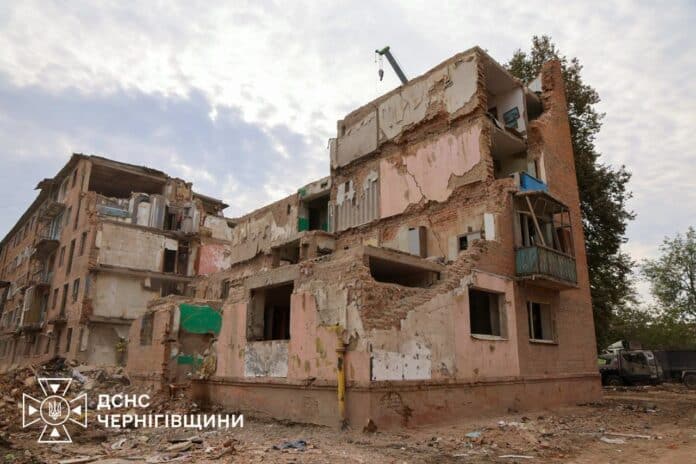 У Прилуках завершили рятувальну операцію: удар рф забрав життя 22 людей, серед них п’ятеро дітей 06