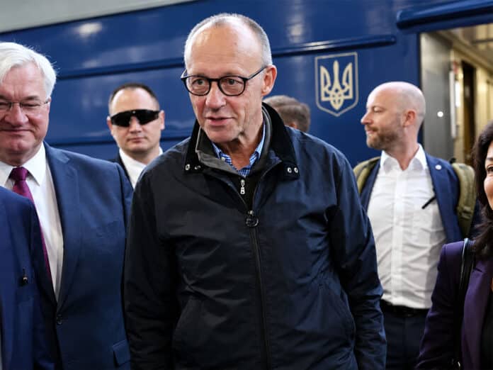 «Українців не зламати терором»: Мерц прибув до Києва перед п’ятою воєнною зимою