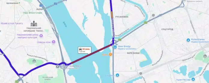 Київ зупинився у кілометрових заторах після перекриття мостів через нічні удари рф